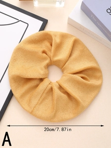 Detail of a 20cm ginger oversized scrunchie made of highly absorbent crinkled fabric