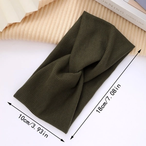 Detailed size view of the olive green ribbed knit headband measuring 18cm by 10cm