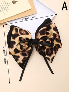 Dettaglio della molletta per capelli con fiocco leopardato, nastri neri e misure 19cm per 21cm