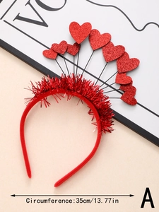 Detailansicht der roten Paillettenherzen und Lametta am festlichen Valentinstag-Haarreif