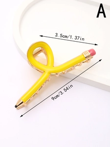 Vue détaillée de la pince à cheveux crayon créative avec mesures de 9 cm de long