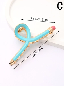 Détail de la pince à cheveux crayon bleu créatif, dimensions 9cm de long et 3,5cm