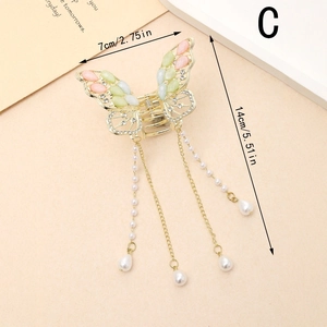 Pinza per capelli a farfalla dorata con zirconi luminosi e lunghe nappe di perle eleganti