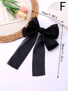Detailansicht der schwarzen Organza-Schleifen-Haarspange mit Bändern und Maßen