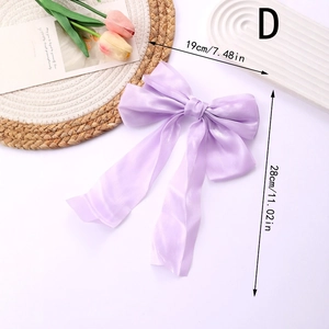 Eleganter lila Satin-Haarclip mit großer Schleife, langen Bändern und Seidenglanz-Effekt
