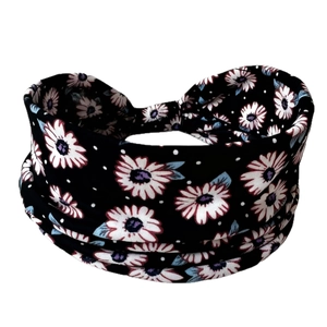 Detailed view of elastic black headband with white and purple daisy floral print