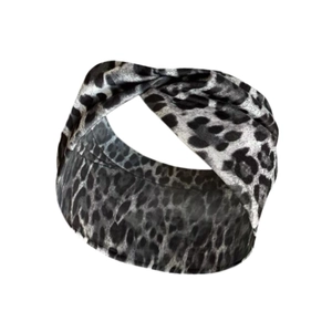 Detail des geknoteten Designs am elastischen Sport-Stirnband mit Leopardenmuster in Grau