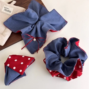 Dreiteiliges Haarschmuck-Set in Denimblau und Rot mit Punkten, Perlen und Bändern