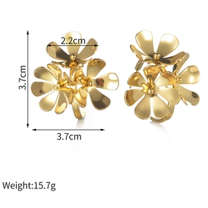 Macro detail of 3.7cm vintage gold flower stud earrings featuring polished floral cluster