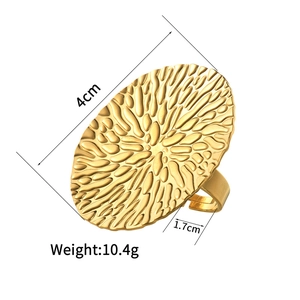 Detail view of 4cm hammered gold disc ring showing size and weight specifications