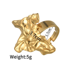 Unregelmäßiger goldener Ring mit flüssiger Form, 3,7 cm Länge und 1,7 cm Innendurchmesser