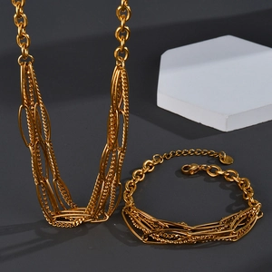 Ensemble collier et bracelet multicouches en acier titane doré avec design à maillons mixtes