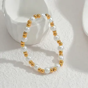 Bracciale minimalista in acciaio inossidabile con perle bianche e sfere di metallo oro