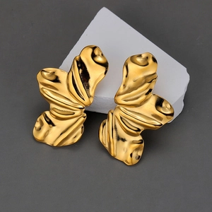 Boucles d'oreilles minimalistes en acier inoxydable doré à texture ondulée