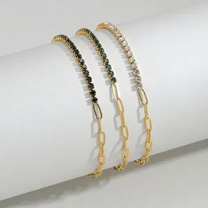 Eleganti bracciali in acciaio al titanio dorato con zirconi neri, verdi e chiari
