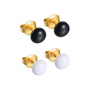 Set mit zwei Paar minimalistischen Edelstahl-Ohrsteckern in Schwarz und Weiß mit Gold
