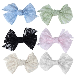 Détail d'un lot de 6 barrettes à nœuds en dentelle pour filles aux couleurs assorties