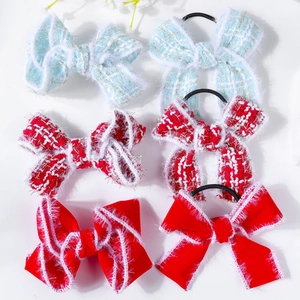 Lot de six nœuds à cheveux en velours rouge et tweed bleu avec bordure en fausse fourrure blanche