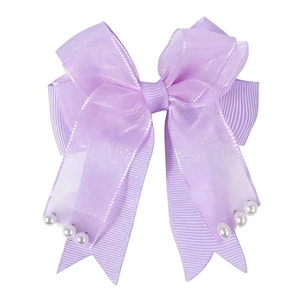 Detalle de pinza para el pelo con doble lazo de encaje púrpura, organza y perlas finas