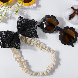 Ensemble bandeau bébé avec nœud et lunettes fleur en dentelle noire et élastique beige
