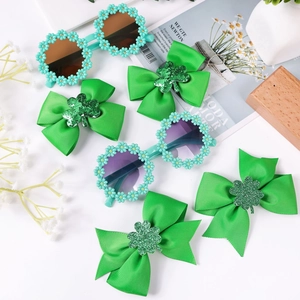 Set San Patrizio per bambini con fiocchi a quadrifoglio e occhiali da sole a fiori