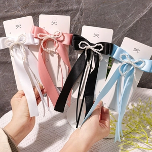 Set aus vier Satin-Schleifen-Haarspangen mit Perlen in Weiß Rosa Schwarz und Blautönen