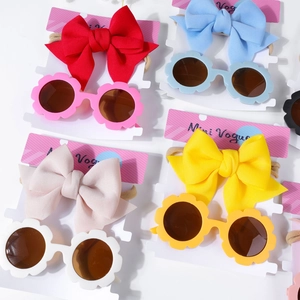 Ensemble de bandeaux à nœuds et lunettes de soleil fleurs pour bébés en pack multicolore