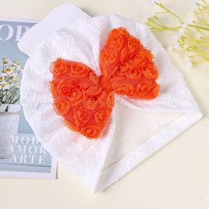 Turbante per neonata in pizzo bianco con grande rosa arancione 3D e fiocco decorato