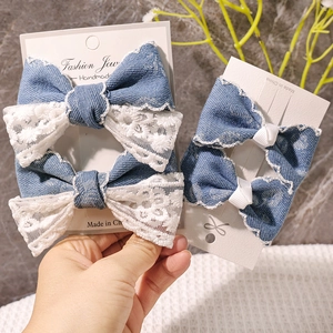 Jeans-Haarschleifen mit weißer Spitze für Mädchen, Vierer-Set auf Display-Karten