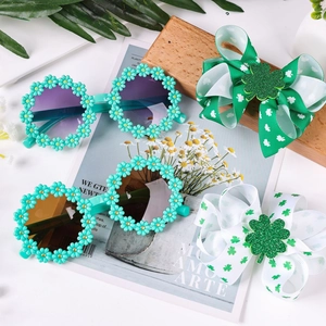 Dettagli del set di accessori per San Patrizio con fiocchi verdi a trifoglio e occhiali da sole