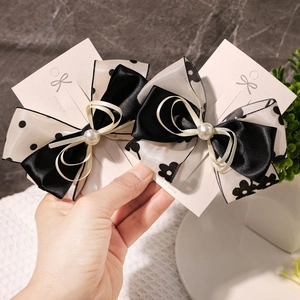 Paire élégante de pinces à cheveux à nœuds noirs avec pois blancs et motifs floraux