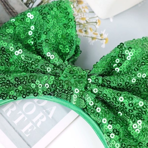 Détail du serre-tête nœud à paillettes vertes pour la Saint-Patrick avec éclat brillant
