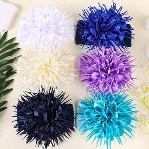 Détail de six bandeaux colorés pour bébé avec grandes fleurs en soie et strass brillants