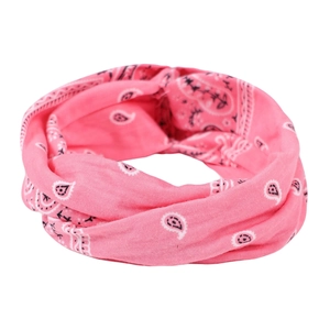 Détail de l'imprimé paisley rose et de la texture nouée du bandeau élastique