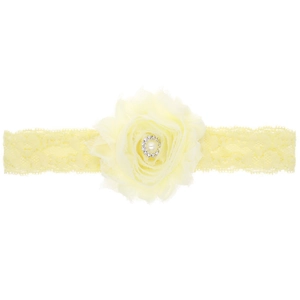 Detail eines Baby-Spitzenstirnbands mit Chiffonblume und Kristall-Perlen-Mitte