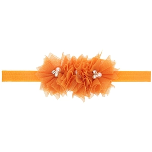 Bandeau orange pour bébé avec trois fleurs en dentelle, perles et détails en cristaux