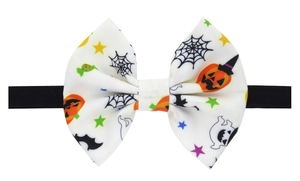 Détail du bandeau Halloween pour bébé avec motifs citrouille et fantôme sur nœud blanc
