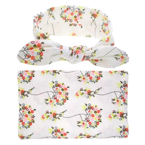 Neugeborenen-Pucktuch-Set mit Blumenmuster und passendem Stirnband aus weichem Stoff