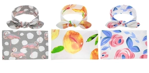 Detailansicht der Baby-Pucktücher mit Flamingo-, Pfirsich- und Blumenmustern
