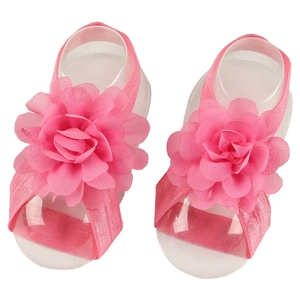 Sandales pieds nus en fleur de mousseline rose pour bébé avec bande élastique