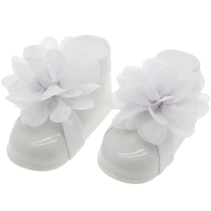 Sandales pieds nus bébé blanches avec fleurs en mousseline et sangles pour nouveau-né