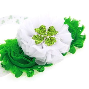 Bandeau bébé Saint-Patrick avec trèfle en strass vert et pétales en tulle
