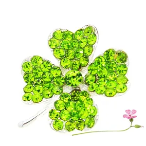 Accessoire cheveux trèfle de la Saint-Patrick avec cristaux verts étincelants