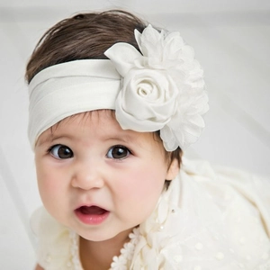 Bandeau élastique blanc pour bébé avec grande rose 3D faite main pour photographie