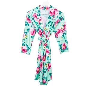 Peignoir de maternité fleuri avec roses roses et ceinture vert menthe pour la grossesse