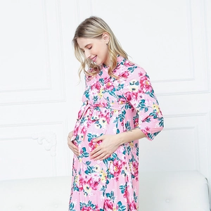 Detail of floral maternity robe with V-neckline and waist tie for pregnancy comfort