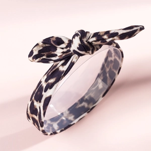 Detail of leopard print knotted headband made of soft fabric for women and children