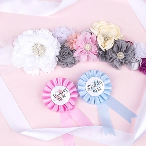 Detail of baby shower flower sash and Mommy to Be Daddy to Be ribbon badges set