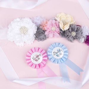 Baby shower flower sash and badges set with Mommy to be and Daddy to be text