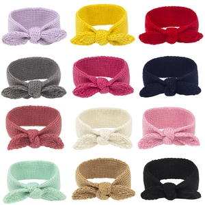 Grille détaillée montrant 12 couleurs de bandeaux en tricot avec oreilles de lapin
